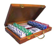 Pokerspiel in Holzkiste